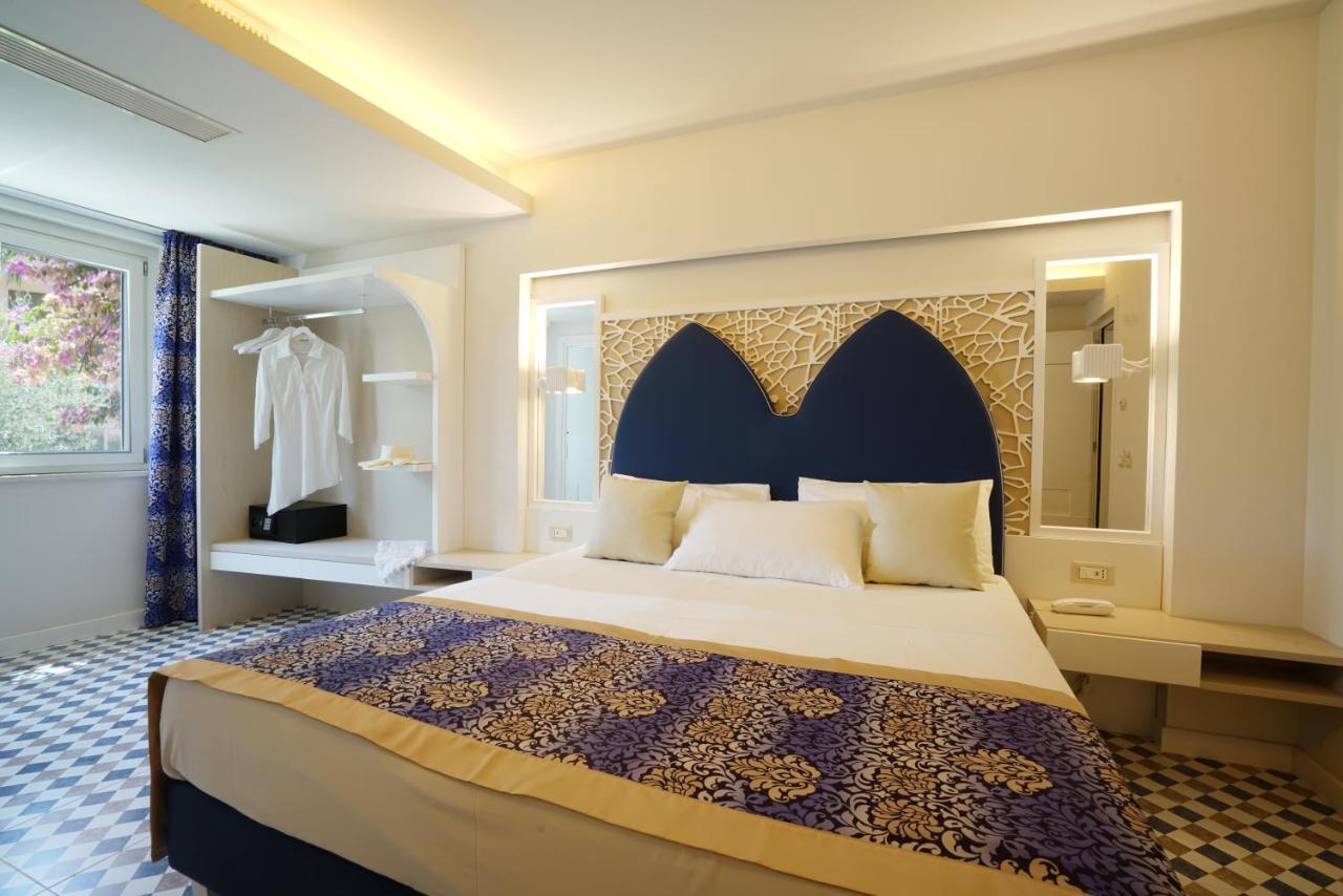Suite Hotel L'Oasi Di Riaci (Adults Only) Santa Domenica  Buitenkant foto