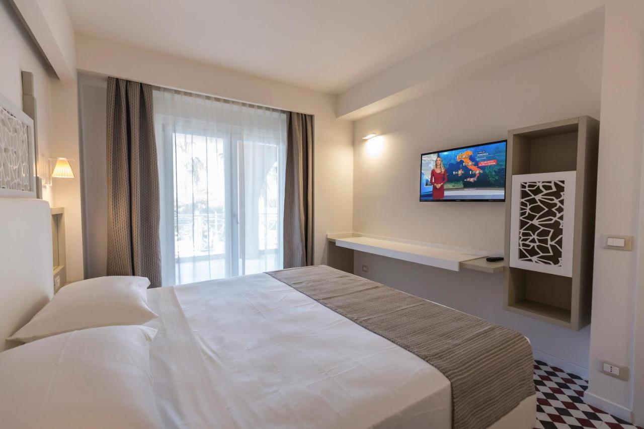 Suite Hotel L'Oasi Di Riaci (Adults Only) Santa Domenica  Buitenkant foto